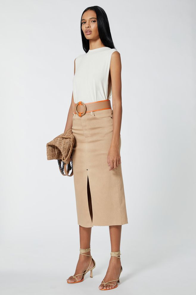 saia midi com fenda na frente