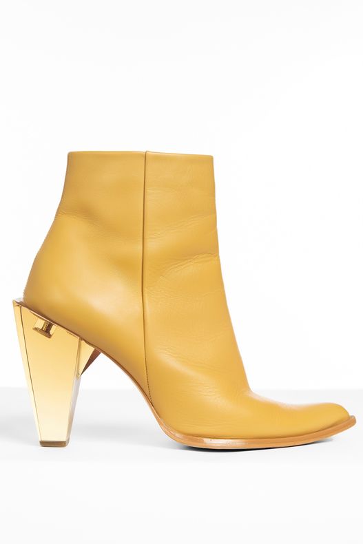 Bota de Couro com Salto de Acrílico