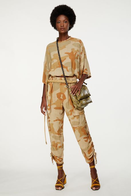 Top Cropped Com Manga Curta Estampado Est Camuflado Bali Brick - 40