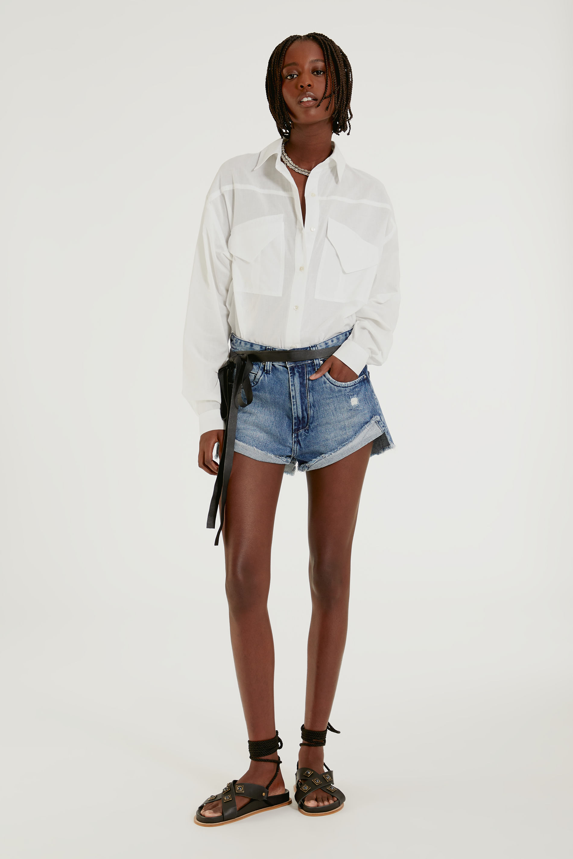 short jeans com fenda
