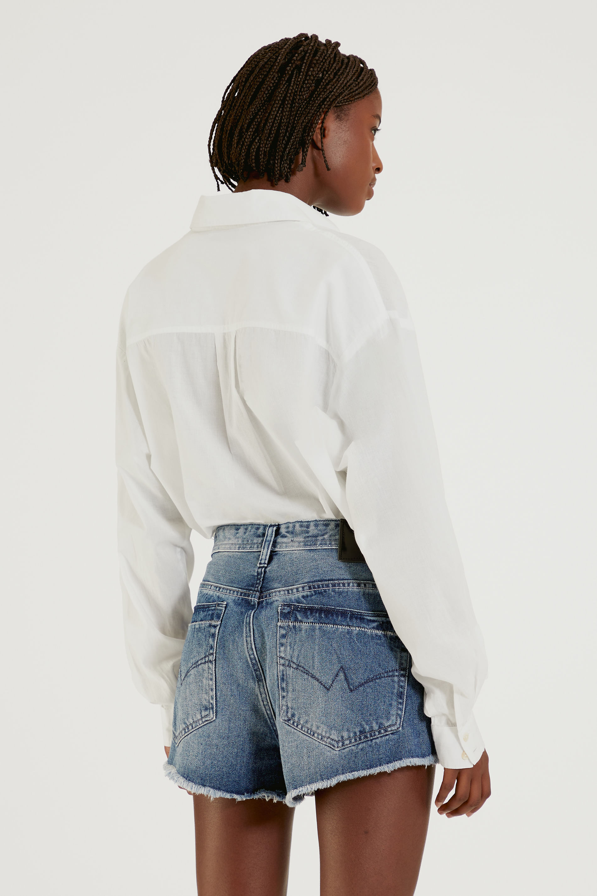 short jeans com fenda