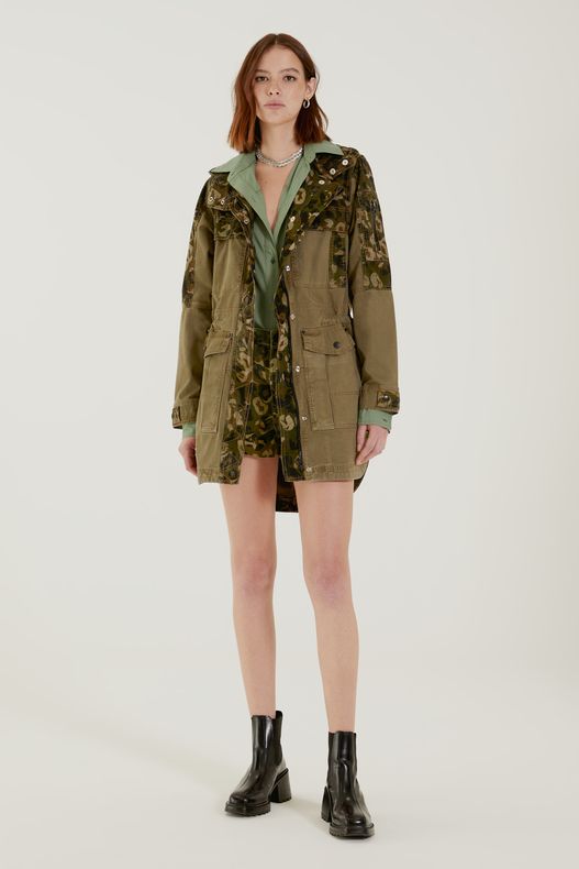 03030125_6961_2-PARKA-SARJA-ESTAMPA-ONCA-MILITAR