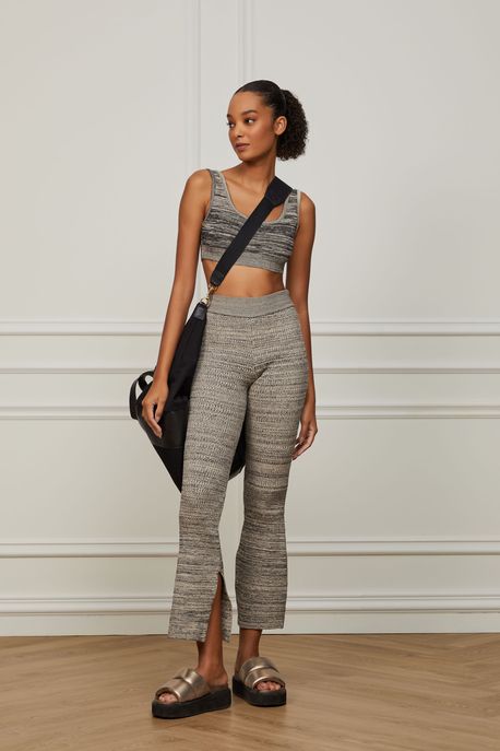 Calça De Tricot Flare Com Abertura Lateral Na Barra Bege Aveia / Preto - GG