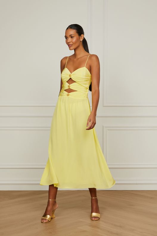 07205766_04078_1-VESTIDO-DE-GEORGETTE-PESADO-MIDI-AMARELO-RECORTES-FRANZIDOS-COM-BROCHES