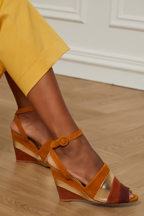 Sandalia De Couro Anabela Color Caramelo Golden - 35