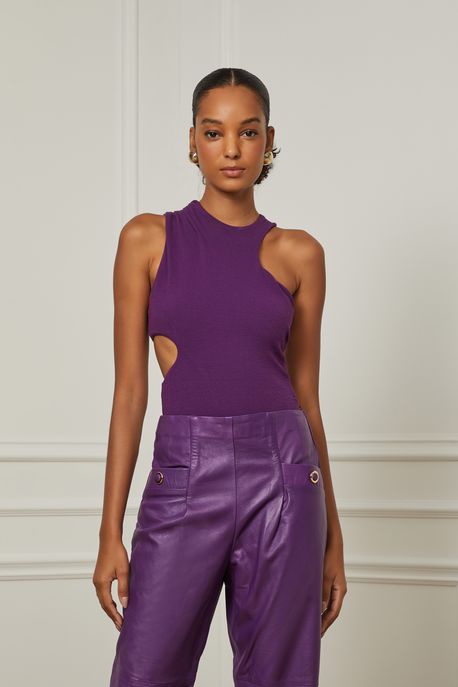 Body De Malha Assimétrico Com Abertura Lateral Roxo Plum - P