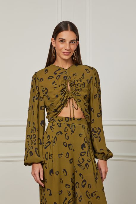 Blusa Cropped Com Manga Longa e Detalhe Amarração Estampa Onça Est Onca Pintura Figo e Preto - 44