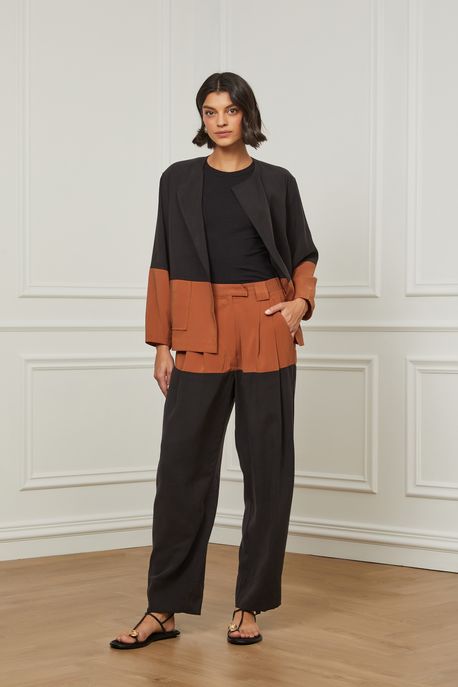 Calça Reta Com Pregas Bicolor Preto e Marrom Preto - 36