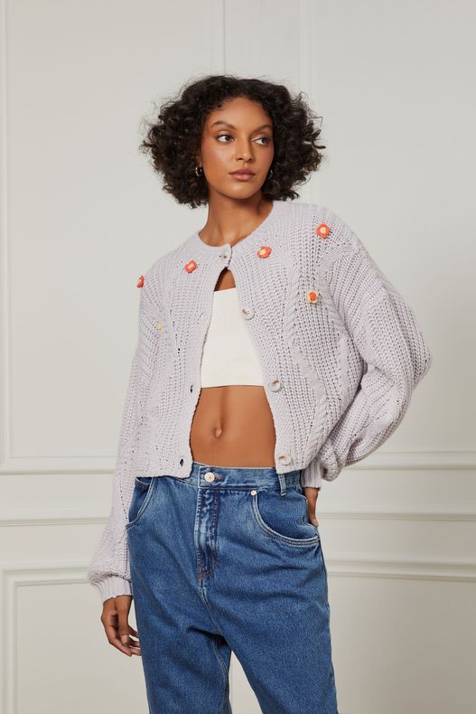 03560022_0829_1-CARDIGAN-DE-TRICOT-COM-FLORES-BORDADAS