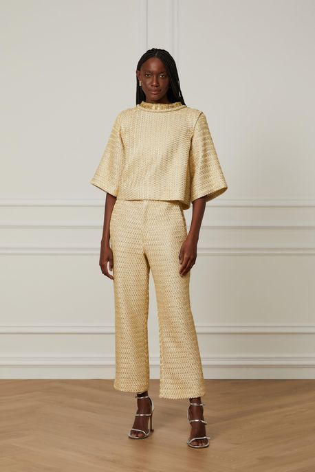 Camiseta De Tecido Com Lurex Dourado Ombreira e Gola De Tricô Off White/Dourado - P