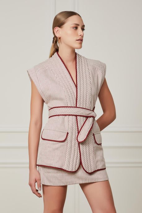 Colete Matelasse Risca Marrom Raiz Bordo / Listra Off - M