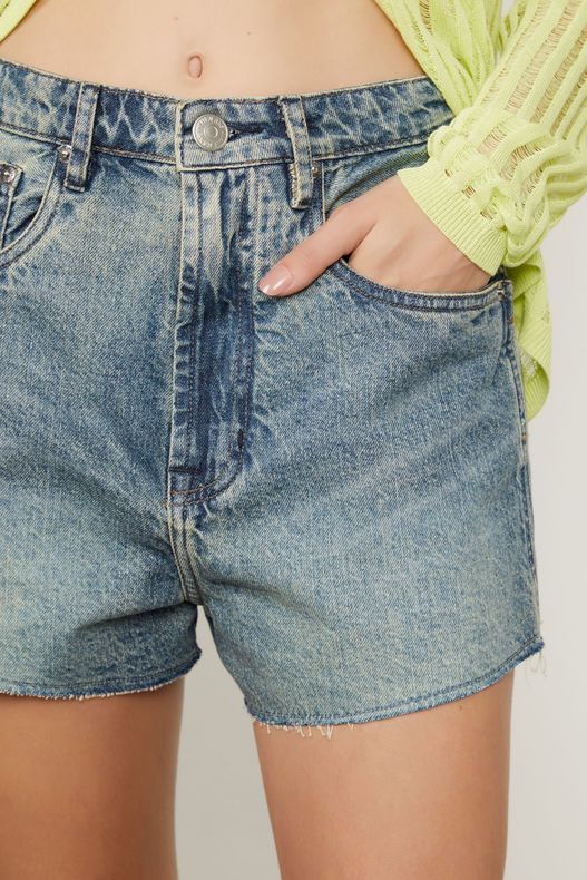 25054077_0105_2-SHORT-JEANS-ROCK-DETALHE-LATERAL