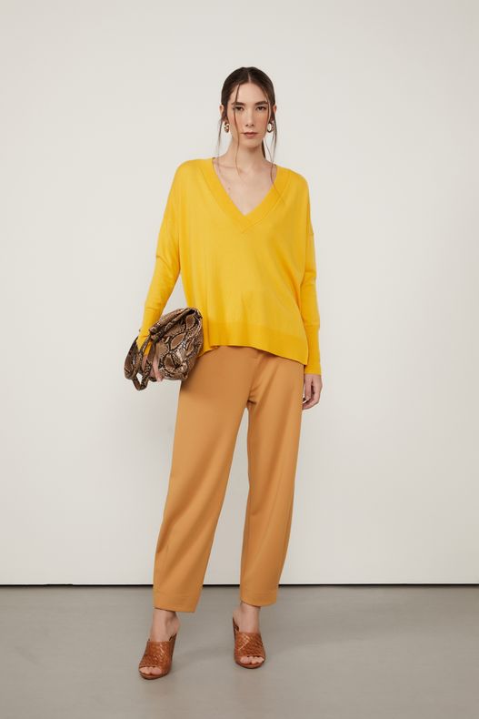 03560046_09256_2-BLUSA-DE-TRICOT-AMARELO-COM-MANGA-LONGA-E-DECOTE-V