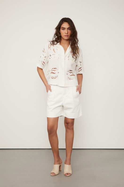 25054048_0003_2-BERMUDA-DE-SARJA-OFF-WHITE-COM-PESPONTOS