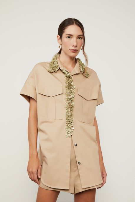 Camisa Mg Curta Com Bolsos Bordada Bege Cashmere - P