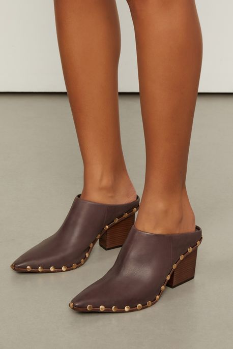Mule De Couro Tachas Marrom Cafe - 38