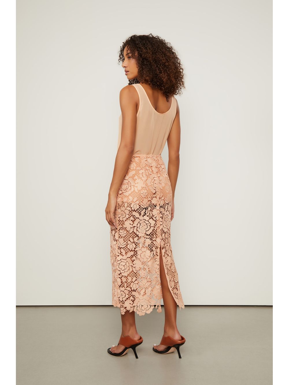 Animale — Saia De Renda Midi Rosê Com Hot Pants