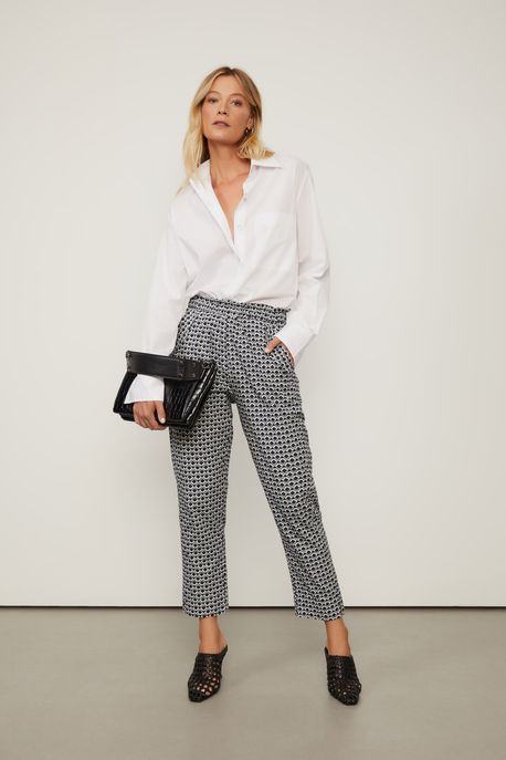 Calça Cropped Cenoura De Algodão Estampada Est Grav Quadri Off e Preto - 36