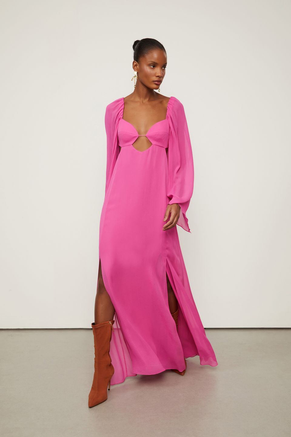 Vestido de Georgette Leve Longo Manga Longa Rosa Fendas