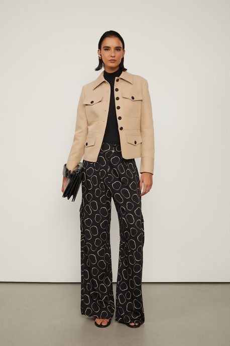 Calça Pantalona Bolso Cargo Na Lateral De Viscose Estampada Est Pois Aro Preto e Marzipan - 34