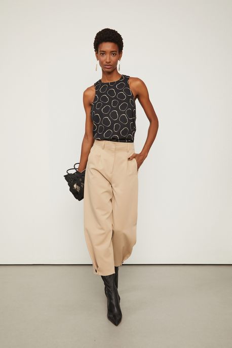 Regata Gola Redonda Com Fenda Nas Costas De Viscose Estampada Est Pois Aro Preto e Marzipan - 40