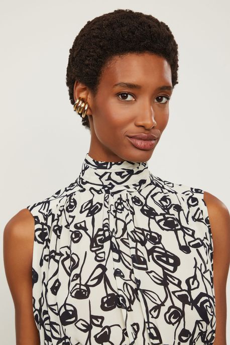 Blusa De Georgette Cropped Com Gola Alta Estampado Est Floral Rosa Off e Preto - 38