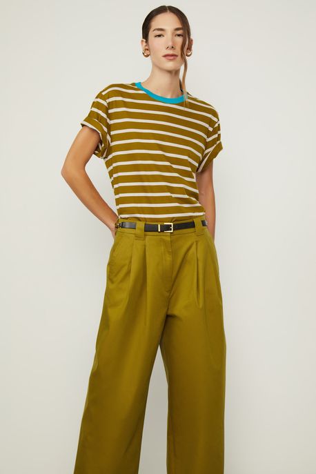 Calça Com Pregas e Martingale Na Barra Verde Figo - 42