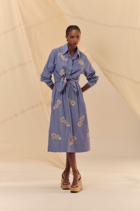Saia De Algodão Midi Listrada Azul e Off White Com Bordados Azul - P