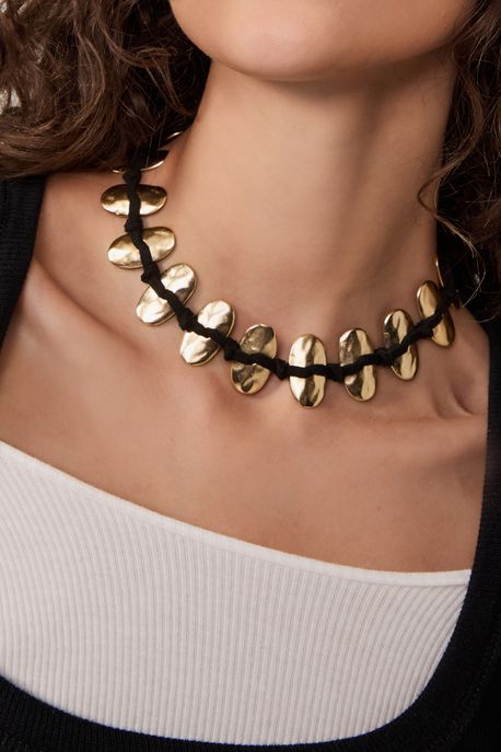 Colar Curto Lenço Com Chapas De Metal Ouro - U