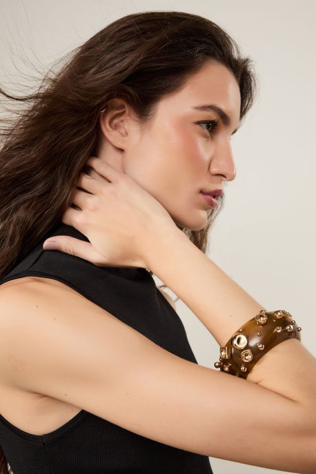Bracelente Resina Marrom Cravejado Ouro - U