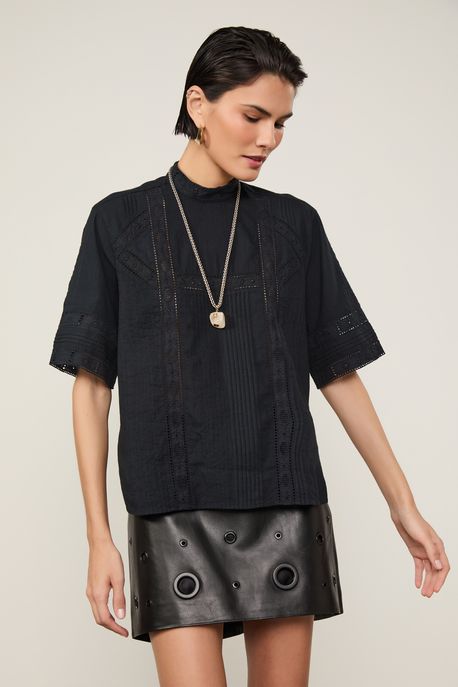 T-Shirt De Voil De Algodão Manga Curta Detalhe Rendas e Nervuras Off White Preto - 42