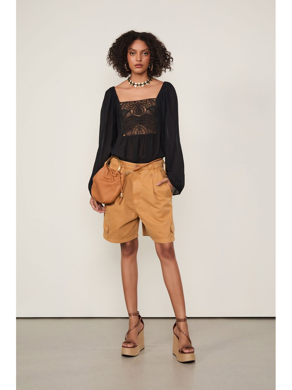 Animale — Blusa De Georgette Pesado Manga Ampla Preta Com Pala De Renda