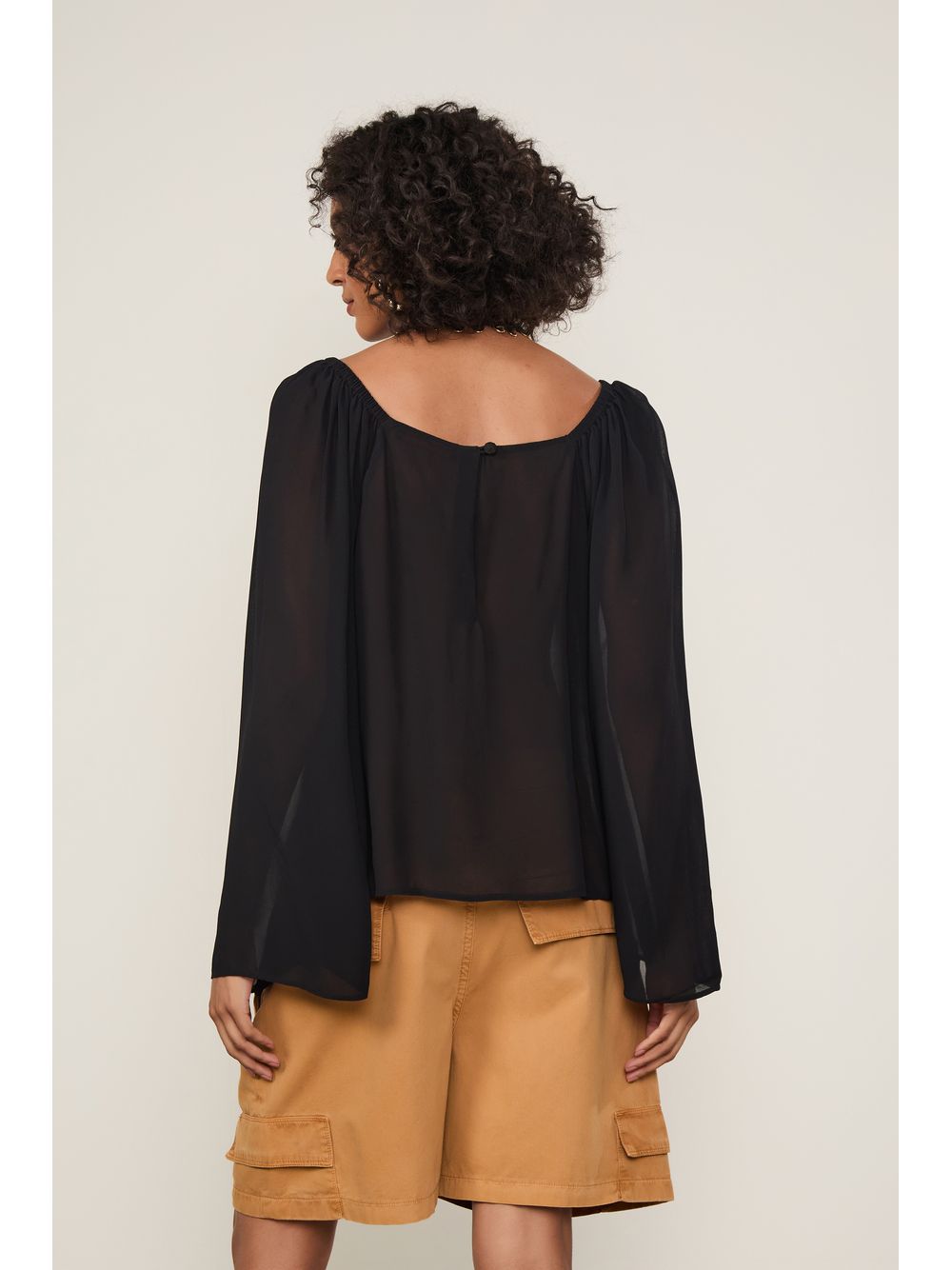 Animale — Blusa De Georgette Pesado Manga Ampla Preta Com Pala De Renda