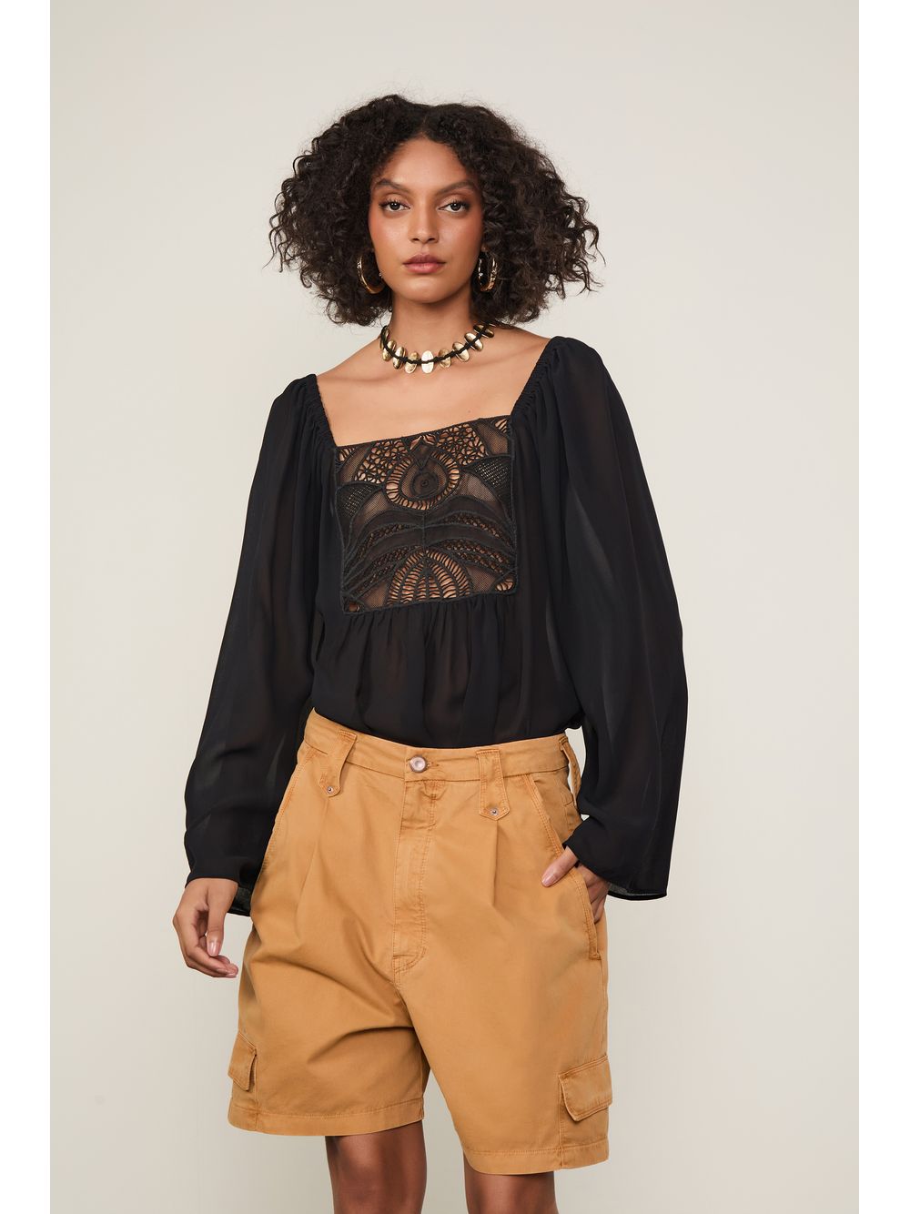 Animale — Blusa De Georgette Pesado Manga Ampla Preta Com Pala De Renda