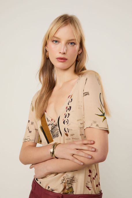 T-Shirt De Malha Fininha Decote v Com Manga Curta Estampada Fig Sketch Color - G