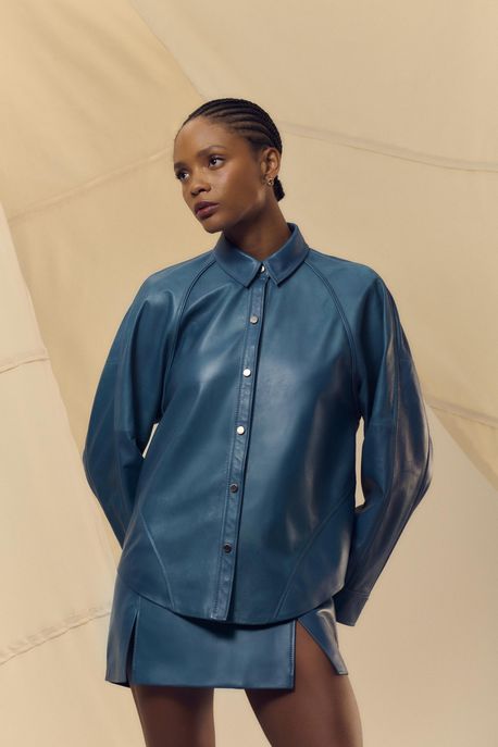 Camisa De Couro Recortes Detalhe Vivo Azul Oceano - 38