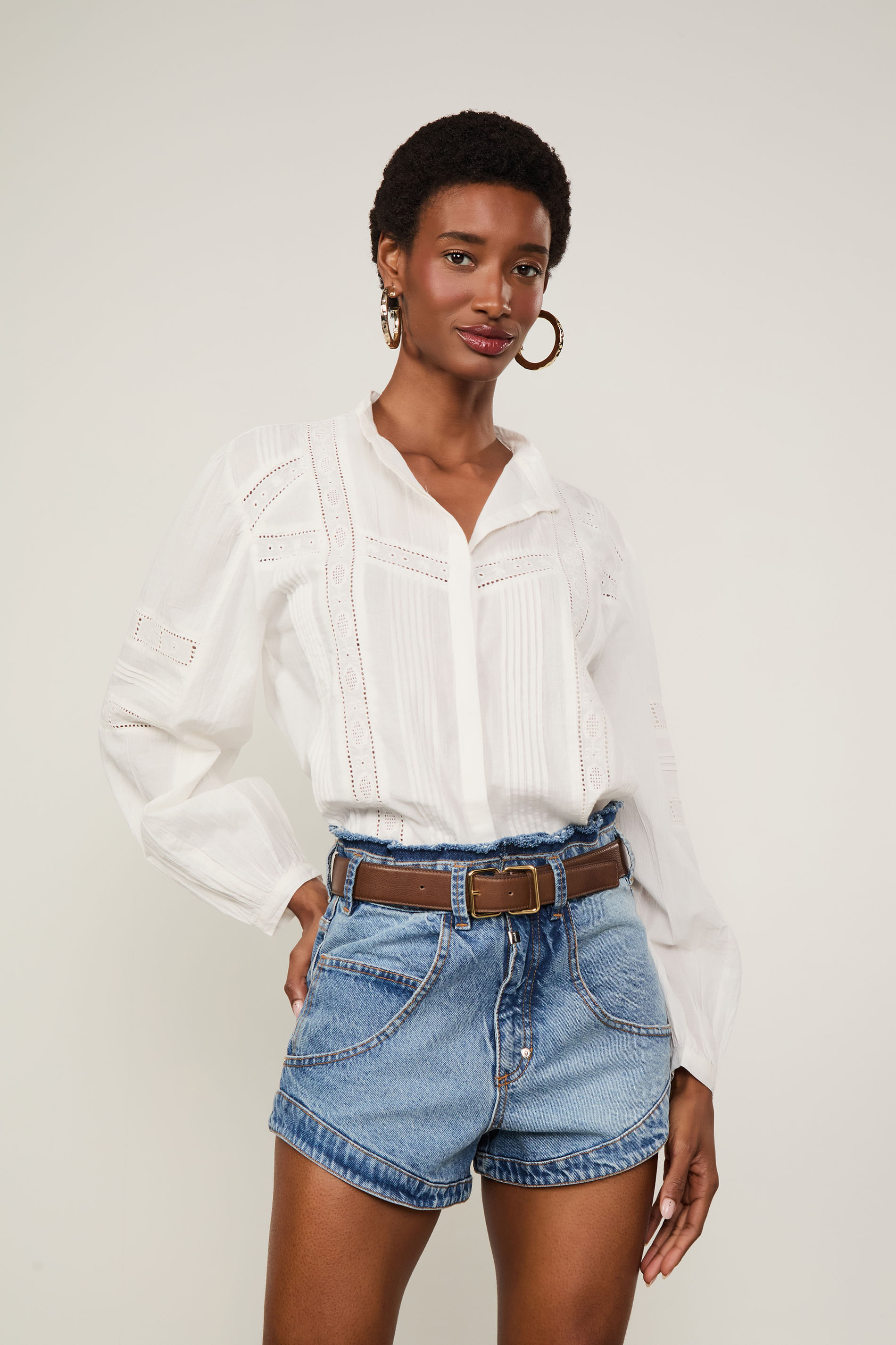 Camisa De Voil De Algodão Manga Longa Gola Padre Detalhe Rendas Nervuras Off White