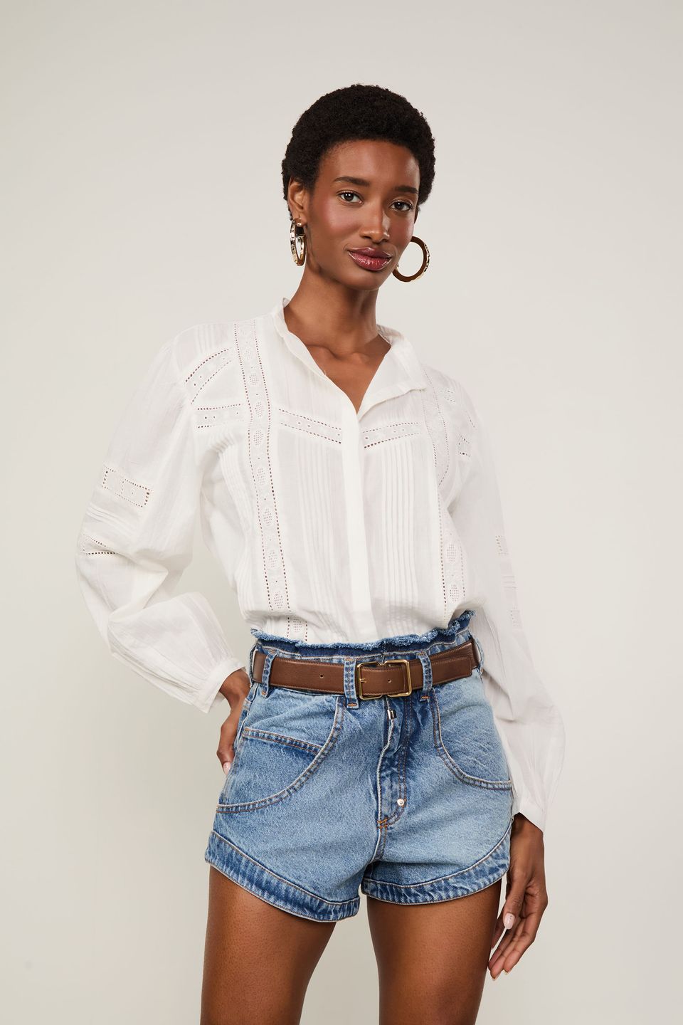 Camisa de Voil de Algodão Manga Longa Gola Padre Detalhe Rendas Nervuras Off White