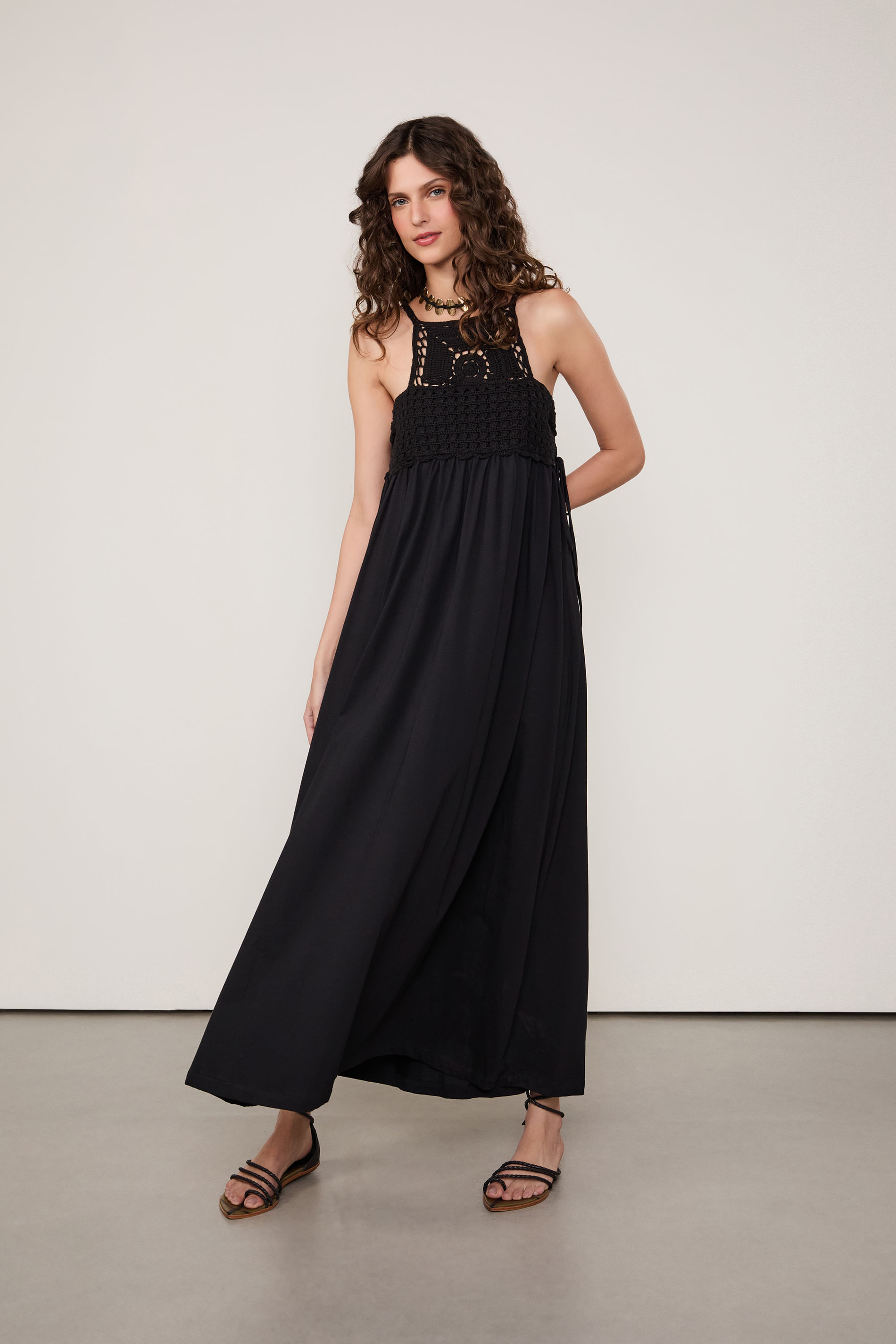 Vestido Malha Midi Aplicação Crochê