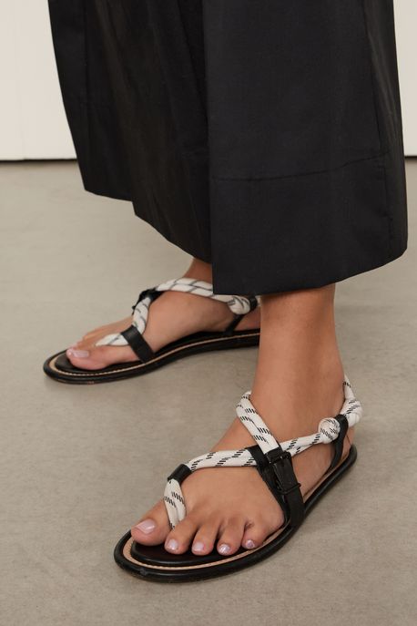 Rasteira De Couro e Corda Preto - 39