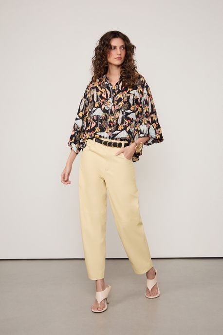 Calça De Couro Classica Perna Reta Amarelo Papiro - 34