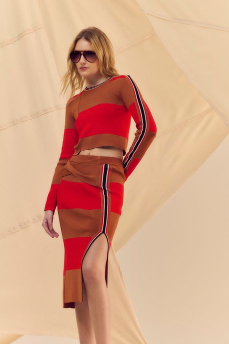 Blusa De Tricot Cropped Manga Longa Maxi Listra Marrom Gengibre/ Vermelho Flame - P