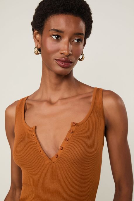Regata De Tricot Leve Canelado Decote Botões Marrom Gengibre - GG