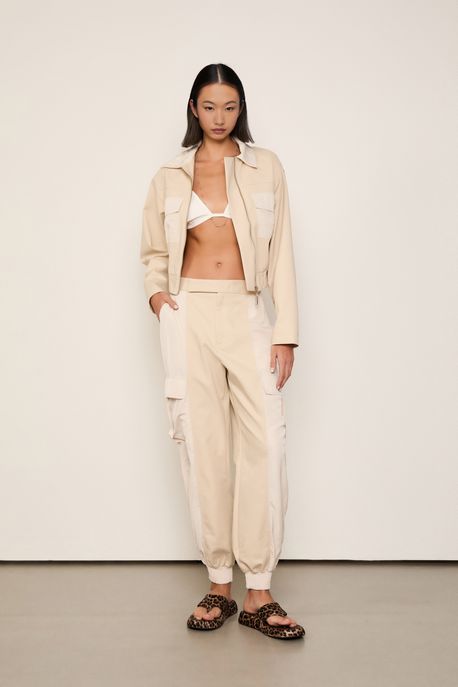 Calça Alfaiataria Cargo Mix Tecidos Bege Creme - M