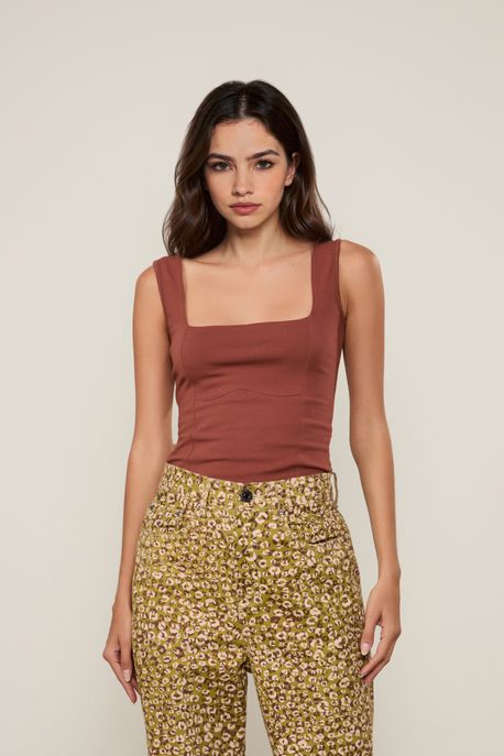 Regata Malha Decote Quadrado Marrom Mink - M