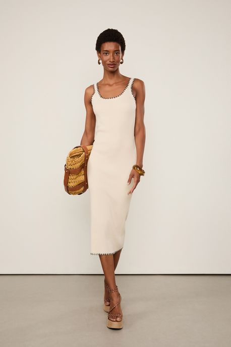 Vestido De Tricot Midi Com Ilhós Detalhe Decote Bege Amendoa - P