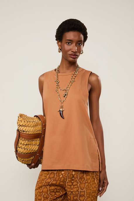 Regata De Malha Com Fenda De Tricoline Marrom Gengibre - G