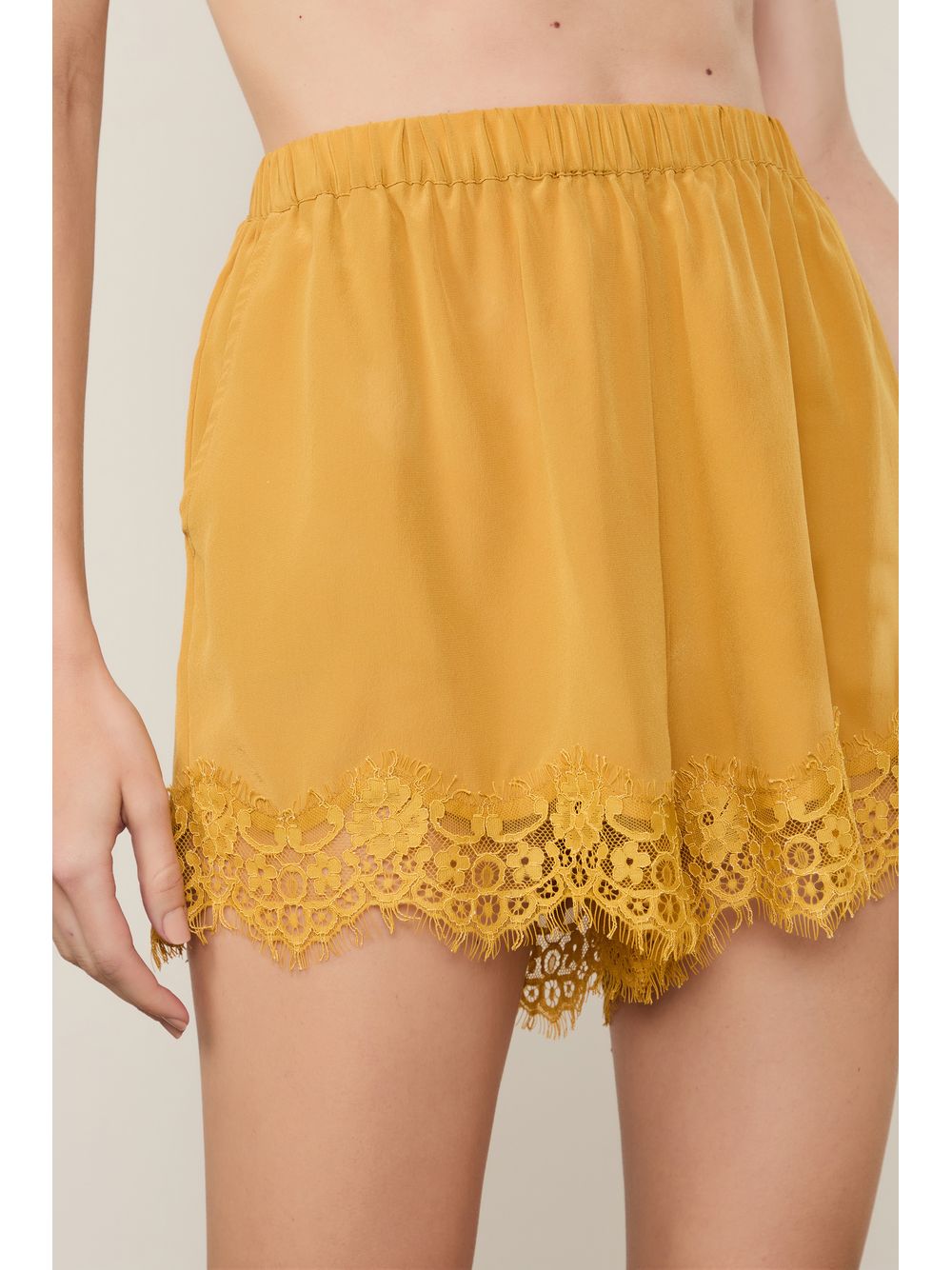 Animale — Short De Georgette Caramelo Solar Com Detalhe De Renda