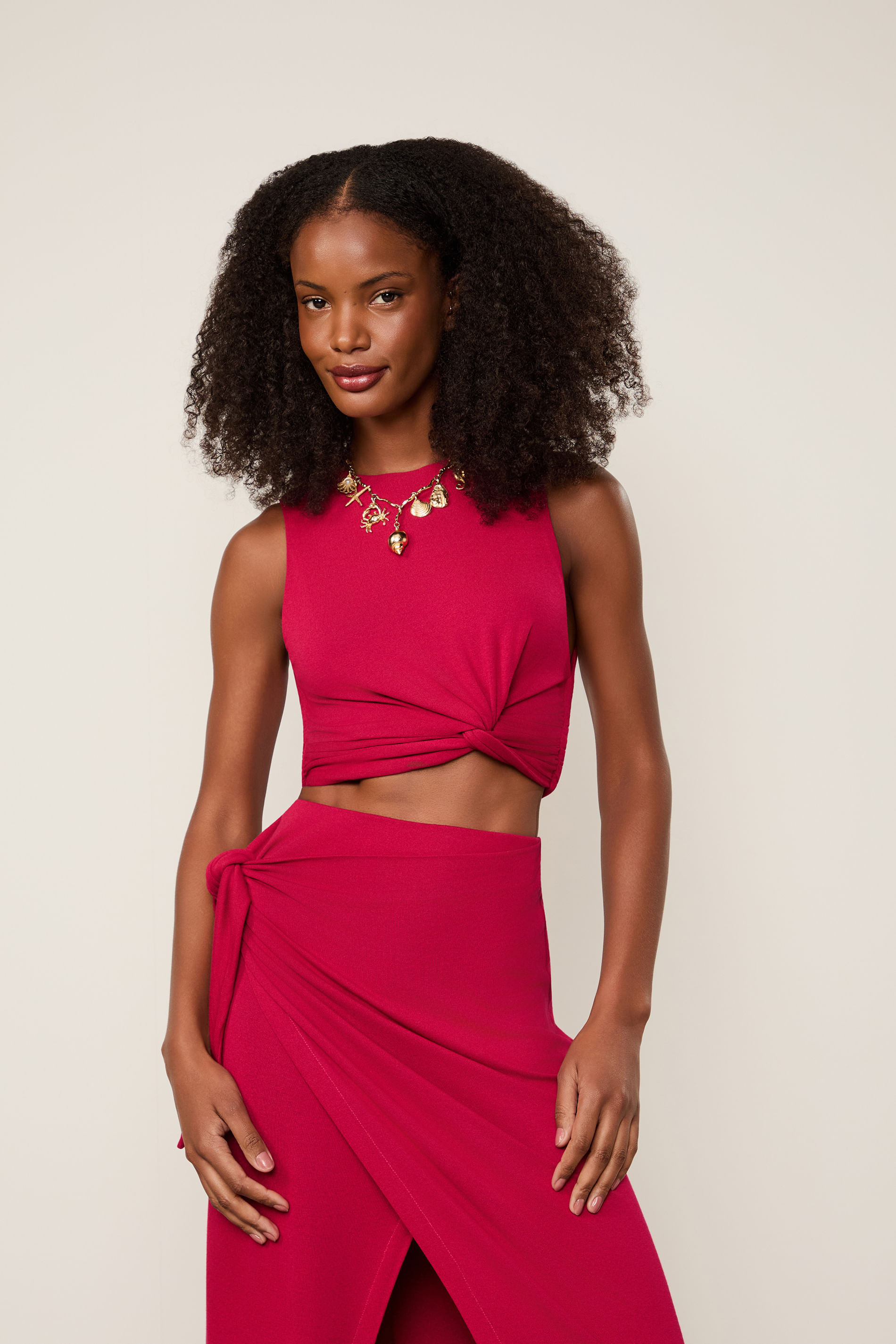 Top Em Malha De Tricot Com Detalha Em No Vermelho