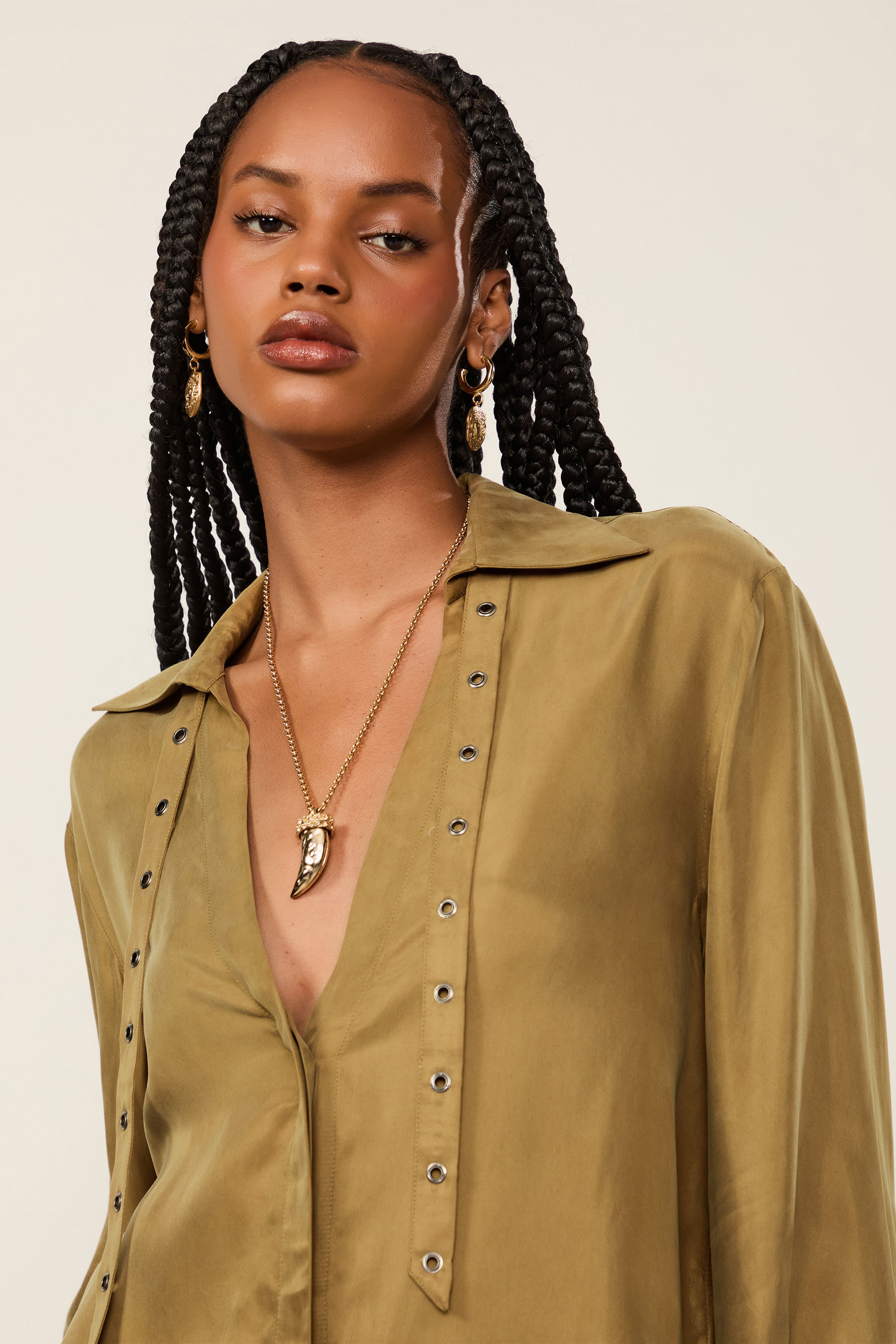 Camisa De Cupro Verde Antique Manga Longa Detalhe Em Ilhós
